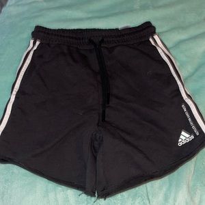 Fits a size 8-10 labeled as medium. Cute athletic Adidas shorts